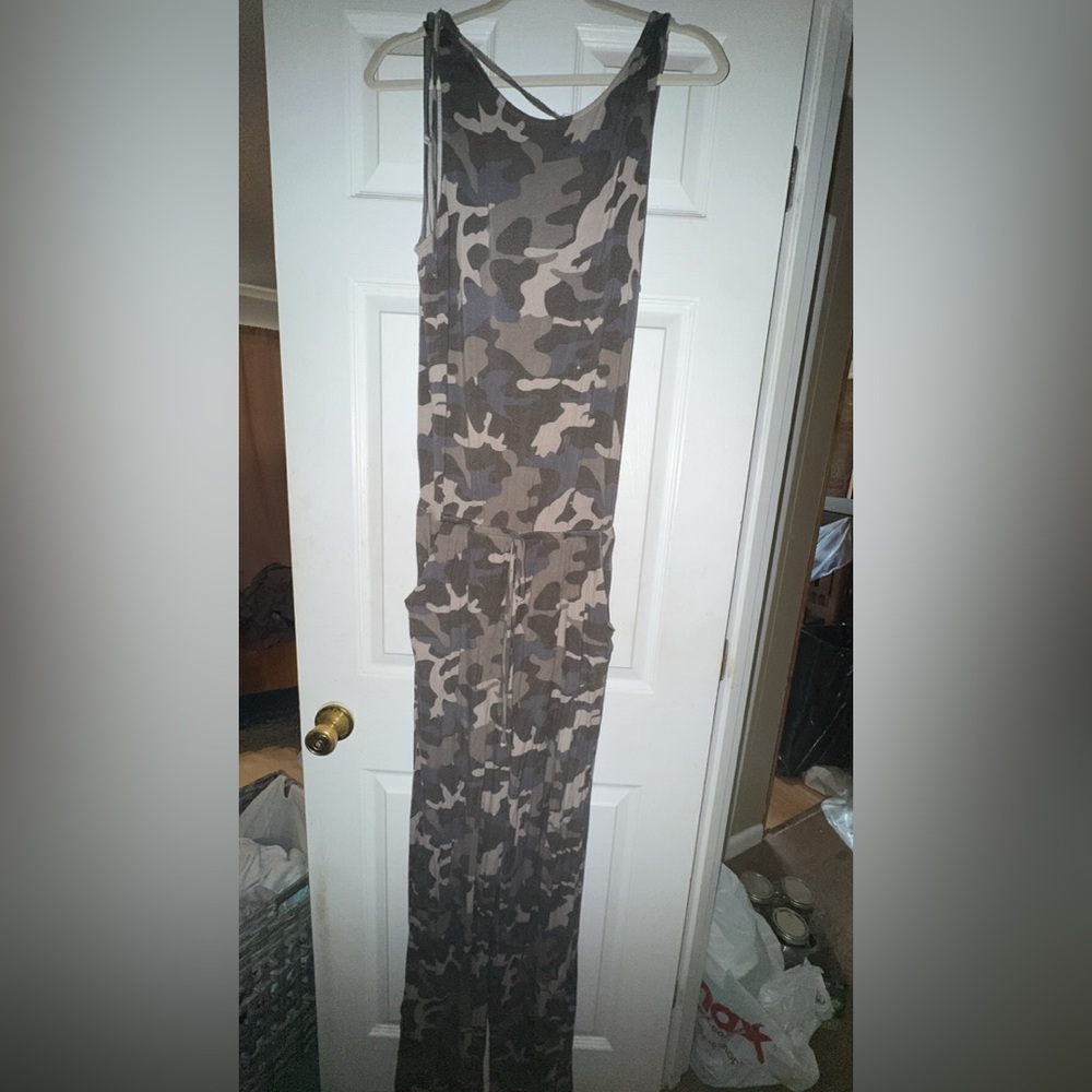 Sleeveless Camo jumpsuit